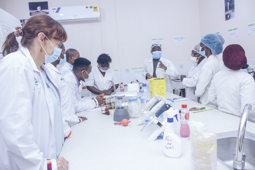 kehitysyhteistyö, benin, sairaalabakteeri, antibioottiresistenssi, globaali terveys, kliininen mikrobiologia